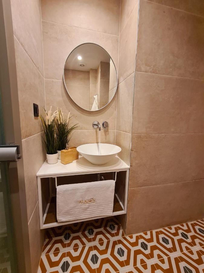 Alkion Boutique Living Aparthotel เนอาวรัสนา ภายนอก รูปภาพ